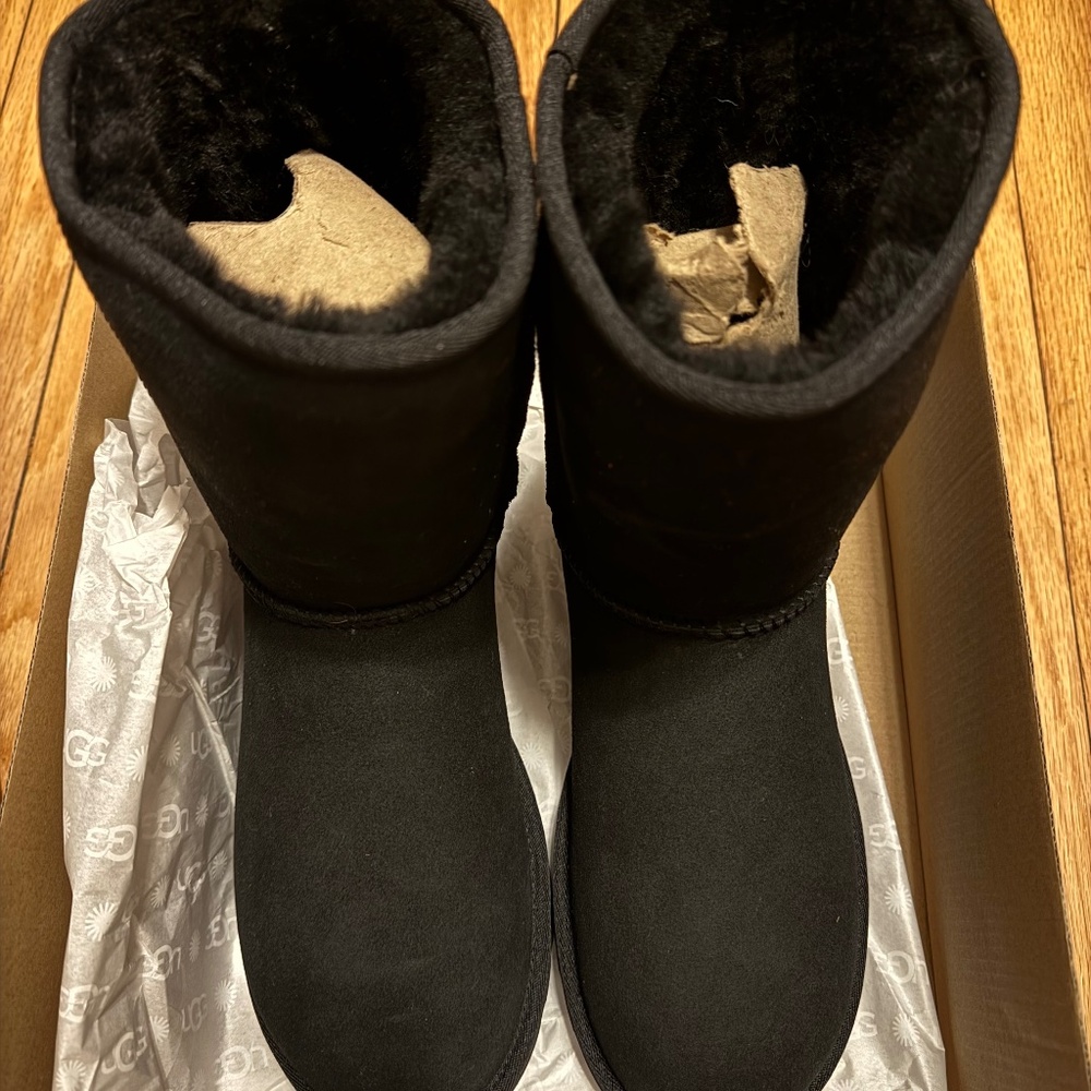 New UGG Women's Classic Short II Black Boots Size‎ 10